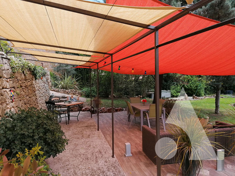 Maison - 273 m² - 9 pièces