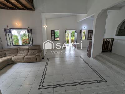 Maison - 200 m² - 5 pièces