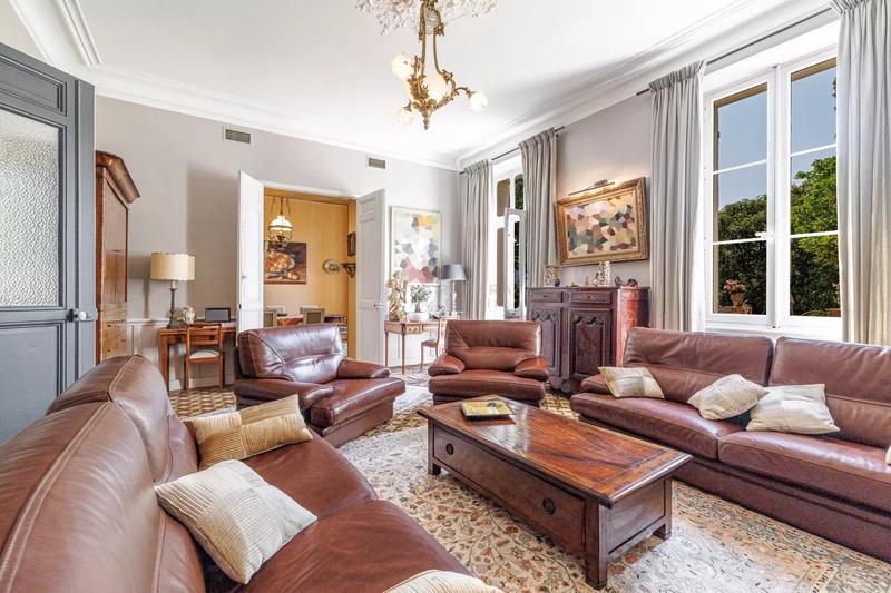 Propriété - 564 m² - 16 pièces