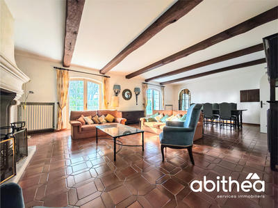 Maison - 250 m² - 11 pièces