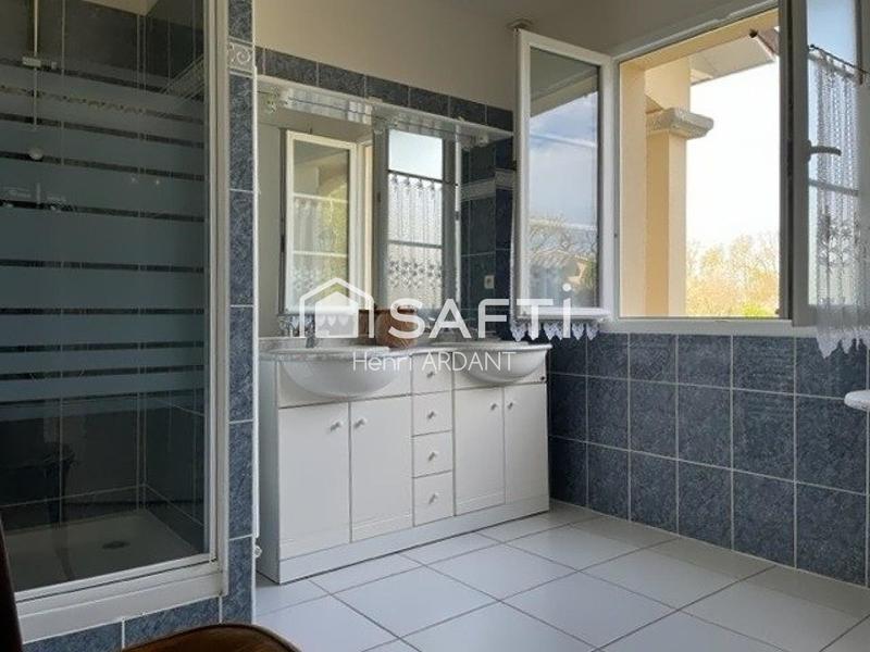 Maison - 240 m² - 7 pièces