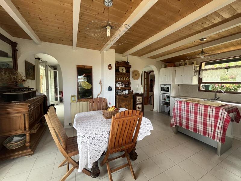 Maison - 250 m² - 9 pièces