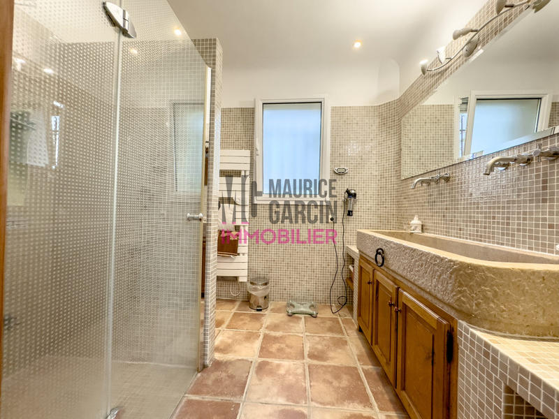 Maison - 250 m² - 9 pièces