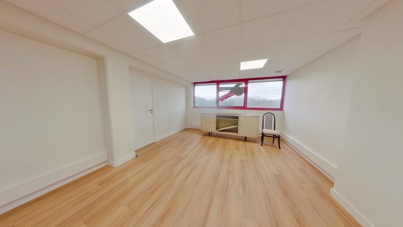 Bureau - 148 m² - 6 pièces