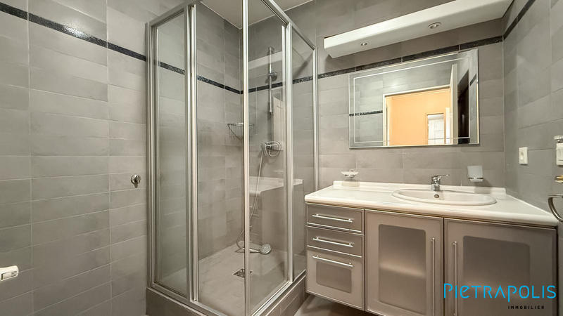 Appartement - 84 m² - 4 pièces