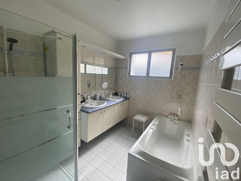 Maison - 215 m² - 10 pièces