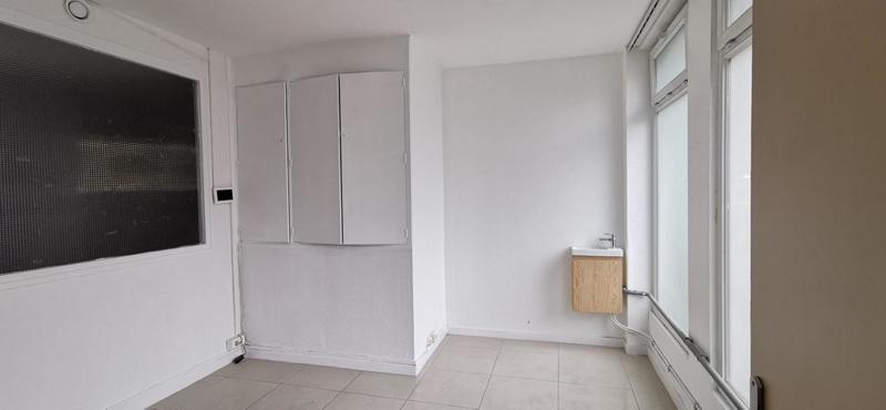 Local commercial - 114 m² - 8 pièces