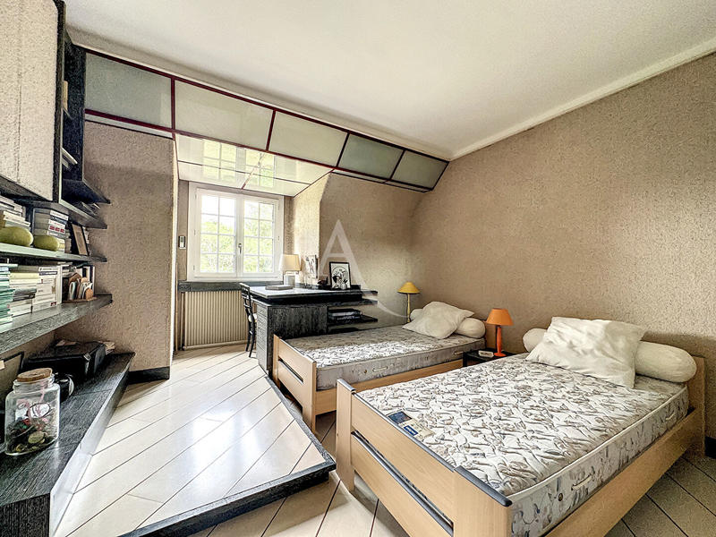 Maison - 212 m² - 8 pièces