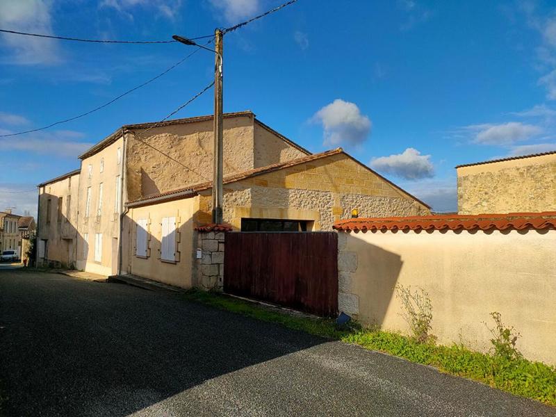 Maison - 600 m² - 16 pièces