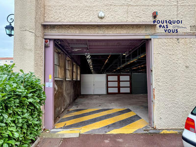 Parking / Garage - 25 m²