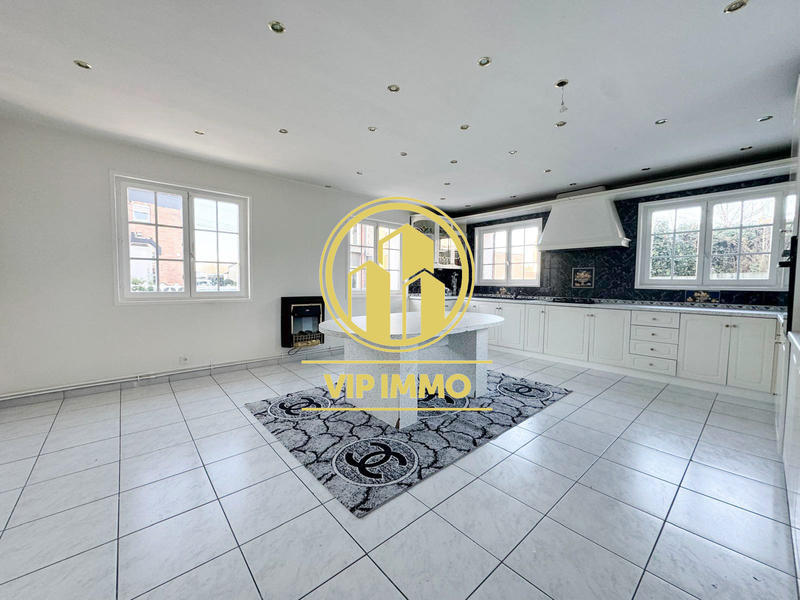 Maison - 203 m² - 5 pièces