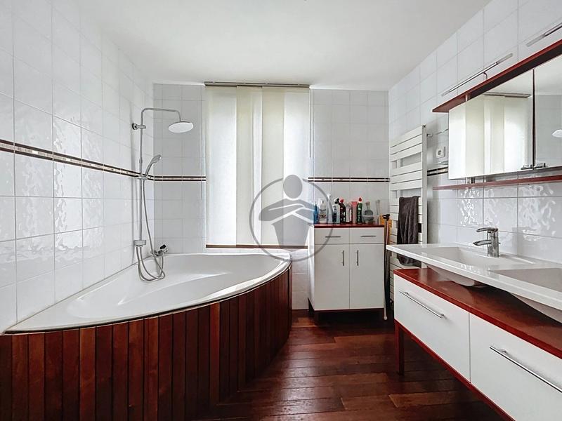 Maison - 158 m² - 5 pièces