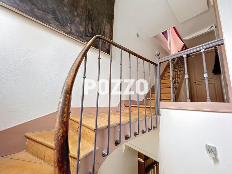 Maison - 298 m² - 12 pièces
