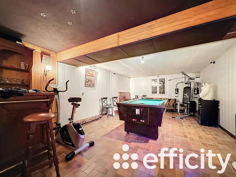 Maison - 221 m² - 5 pièces