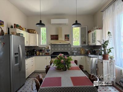 Maison - 254 m² - 10 pièces