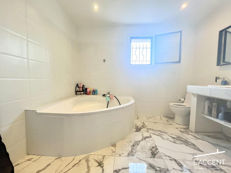 Maison - 183 m² - 6 pièces