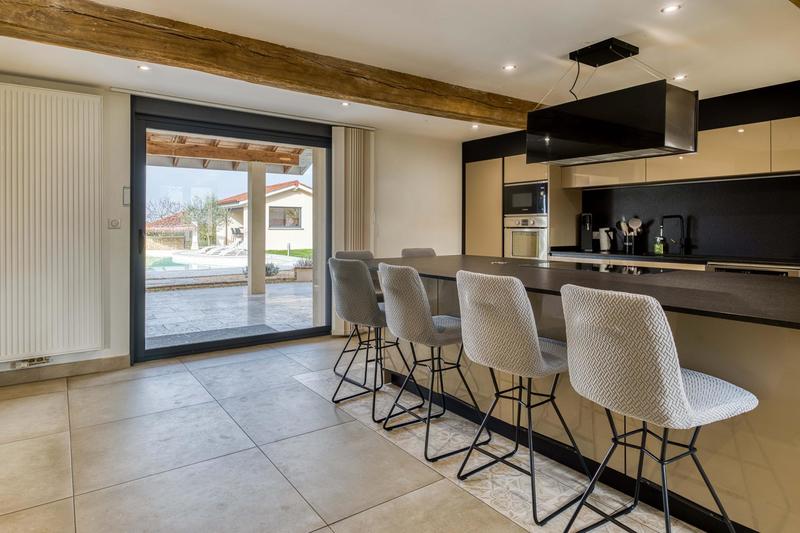 Maison - 290 m² - 9 pièces