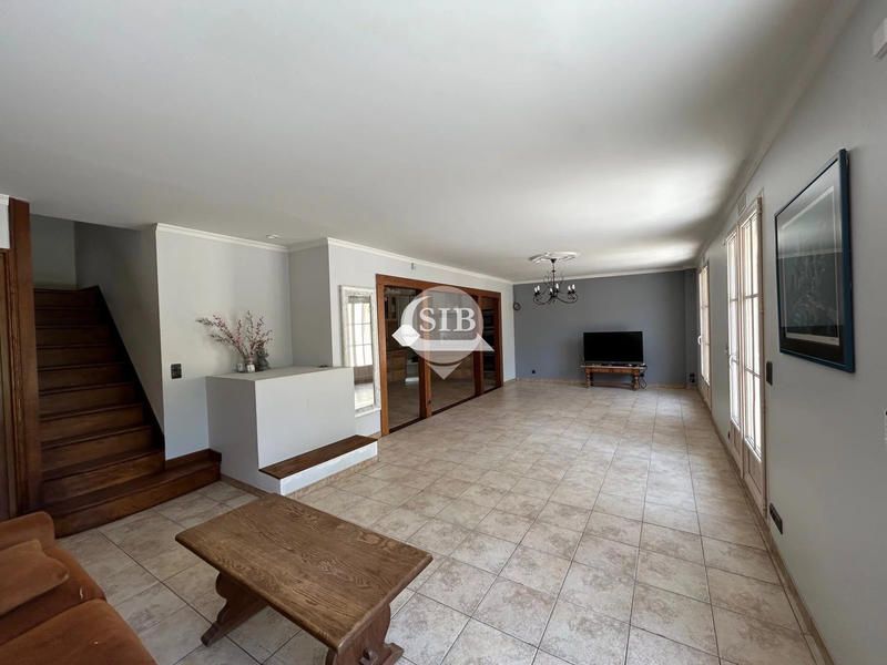 Maison - 238 m² - 9 pièces