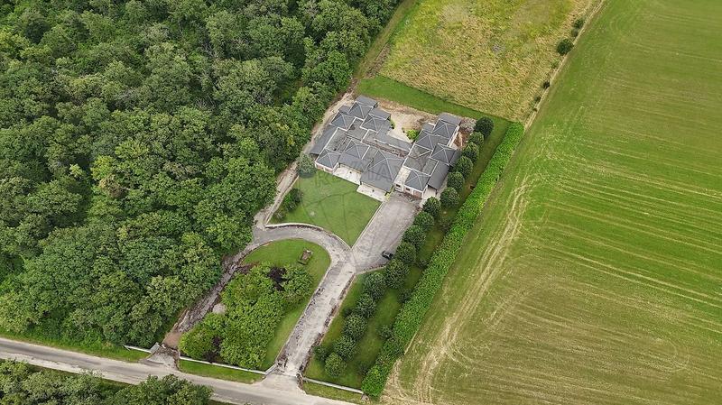 Propriété - 660 m² - 15 pièces