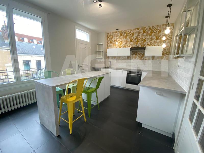 Maison de ville - 262 m² - 9 pièces