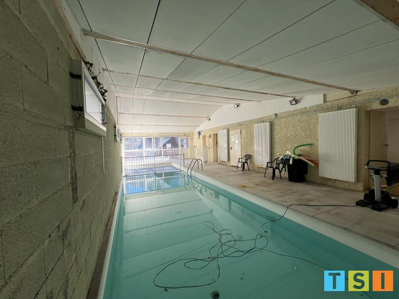 Maison - 344 m² - 8 pièces