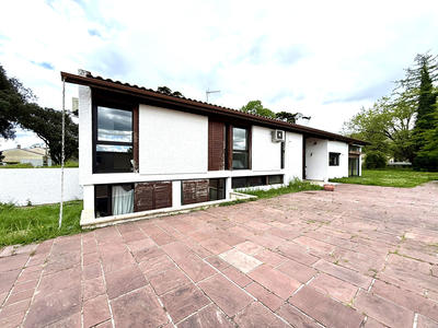 Maison - 300 m² - 10 pièces