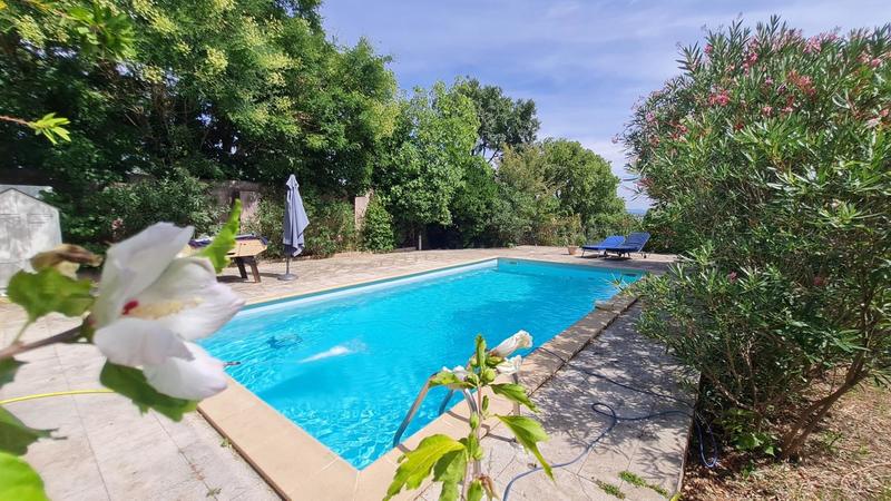 Maison - 217 m² - 6 pièces