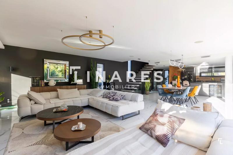 Villa - 242 m² - 5 pièces