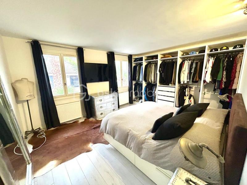 Demeure - 251 m² - 8 pièces