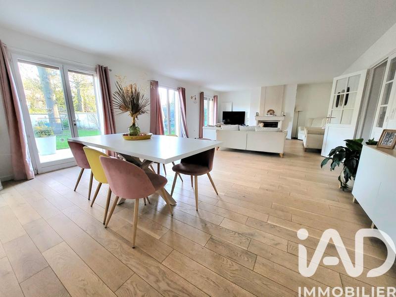 Maison - 252 m² - 8 pièces
