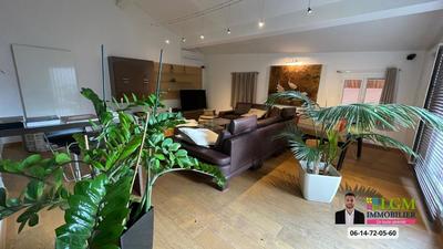 Duplex - 211 m² - 5 pièces