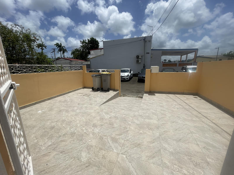 Local commercial - 100 m² - 5 pièces