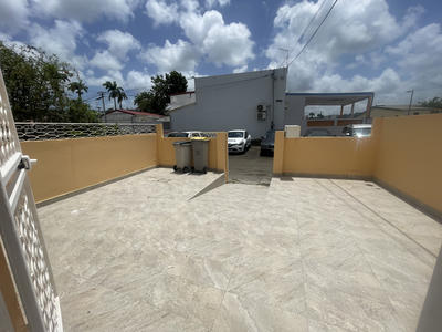 Local commercial - 100 m² - 5 pièces