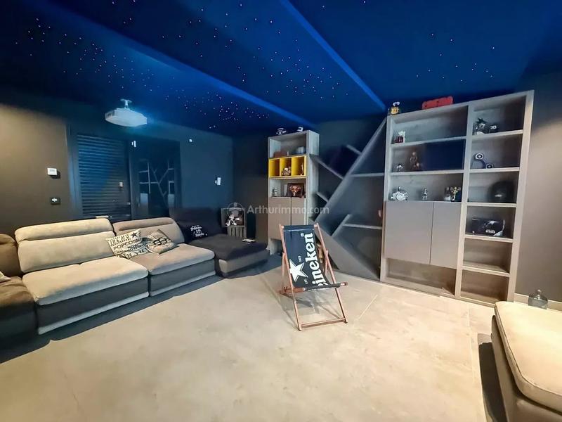 Maison - 334 m² - 11 pièces