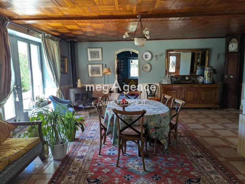 Maison en pierre - 251 m² - 8 pièces
