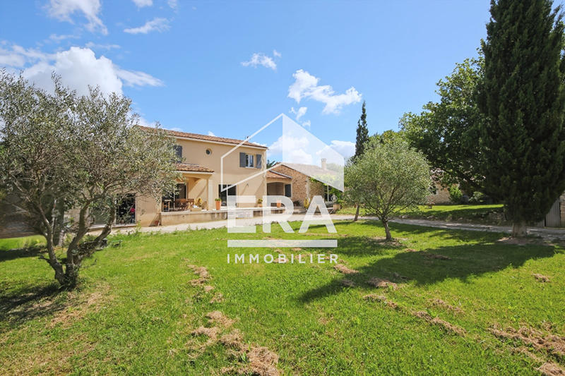 Maison - 250 m² - 6 pièces