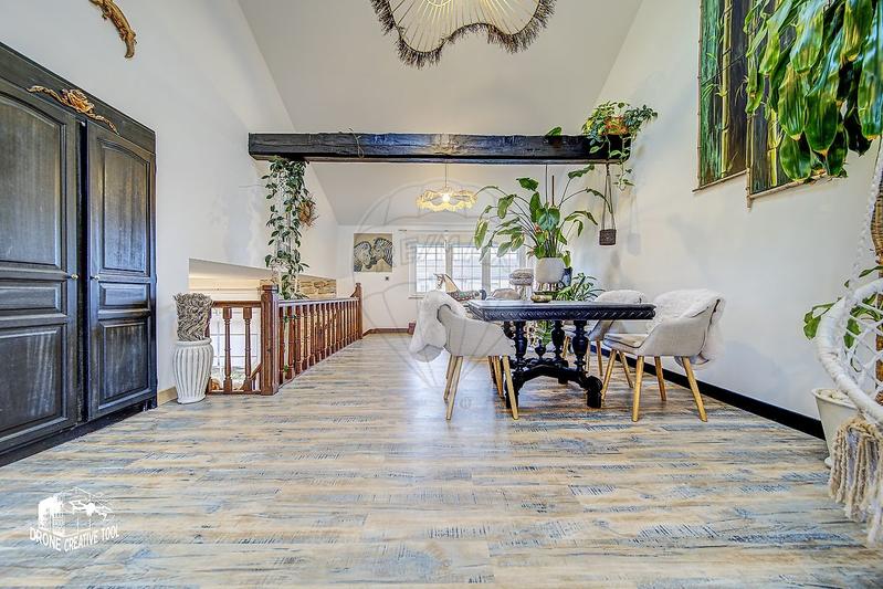 Maison - 243 m² - 7 pièces