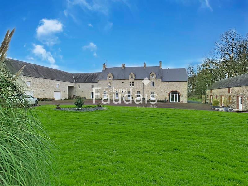 Propriété - 464 m² - 17 pièces