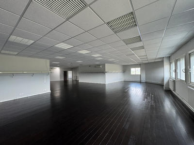 Local commercial - 330 m² - 1 pièce