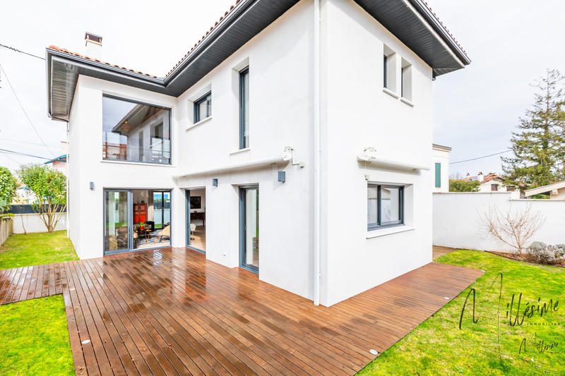 Maison - 140 m² - 5 pièces