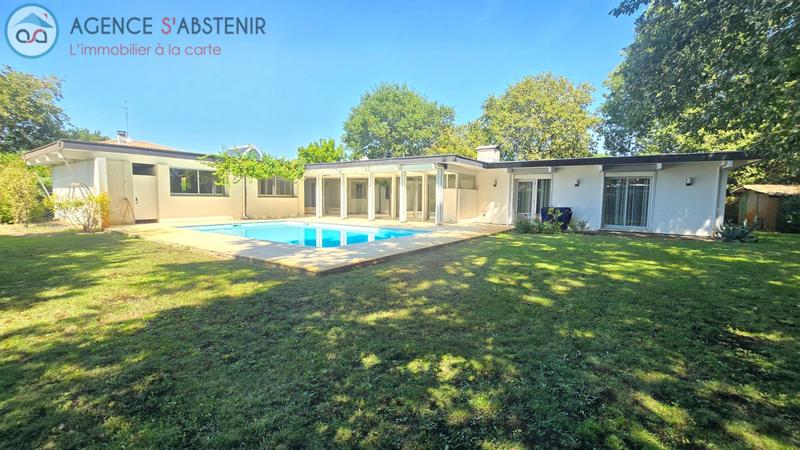 Maison - 252 m² - 7 pièces