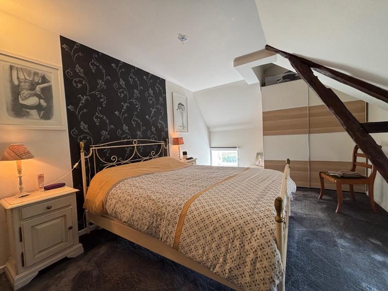 Maison - 234 m² - 10 pièces