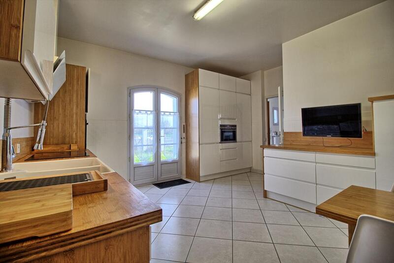 Maison - 240 m² - 9 pièces