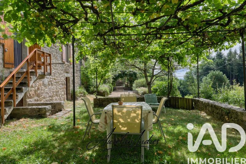 Maison - 214 m² - 6 pièces