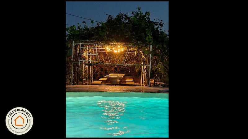 Maison - 290 m² - 9 pièces