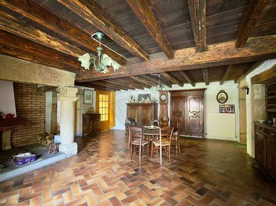 Maison - 180 m² - 8 pièces