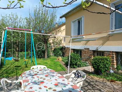 Maison traditionnelle - 150 m² - 8 pièces