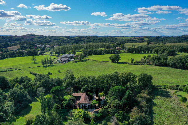 Propriété - 328 m² - 10 pièces