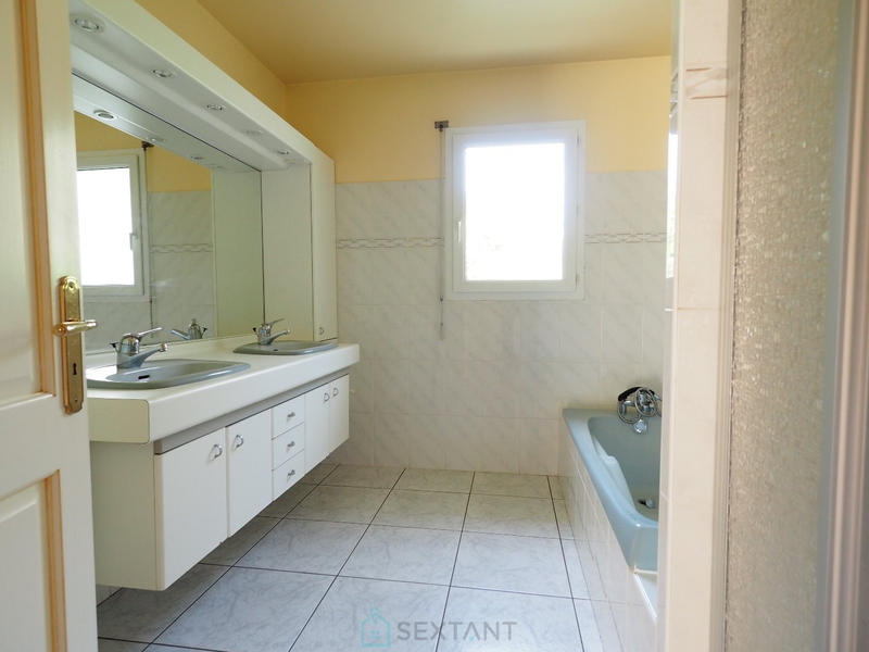 Maison - 198 m² - 10 pièces