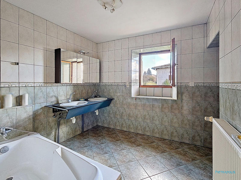 Maison - 195 m² - 7 pièces